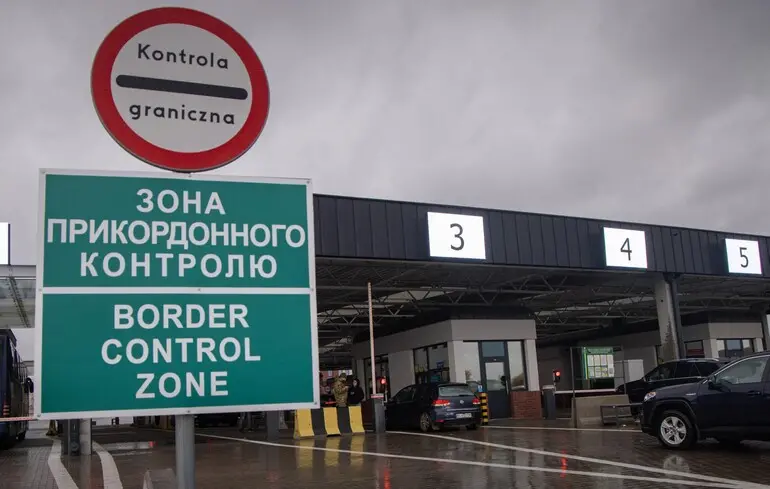 Attaque de drone russe visant une station-service près du poste frontière Ukraine-Pologne