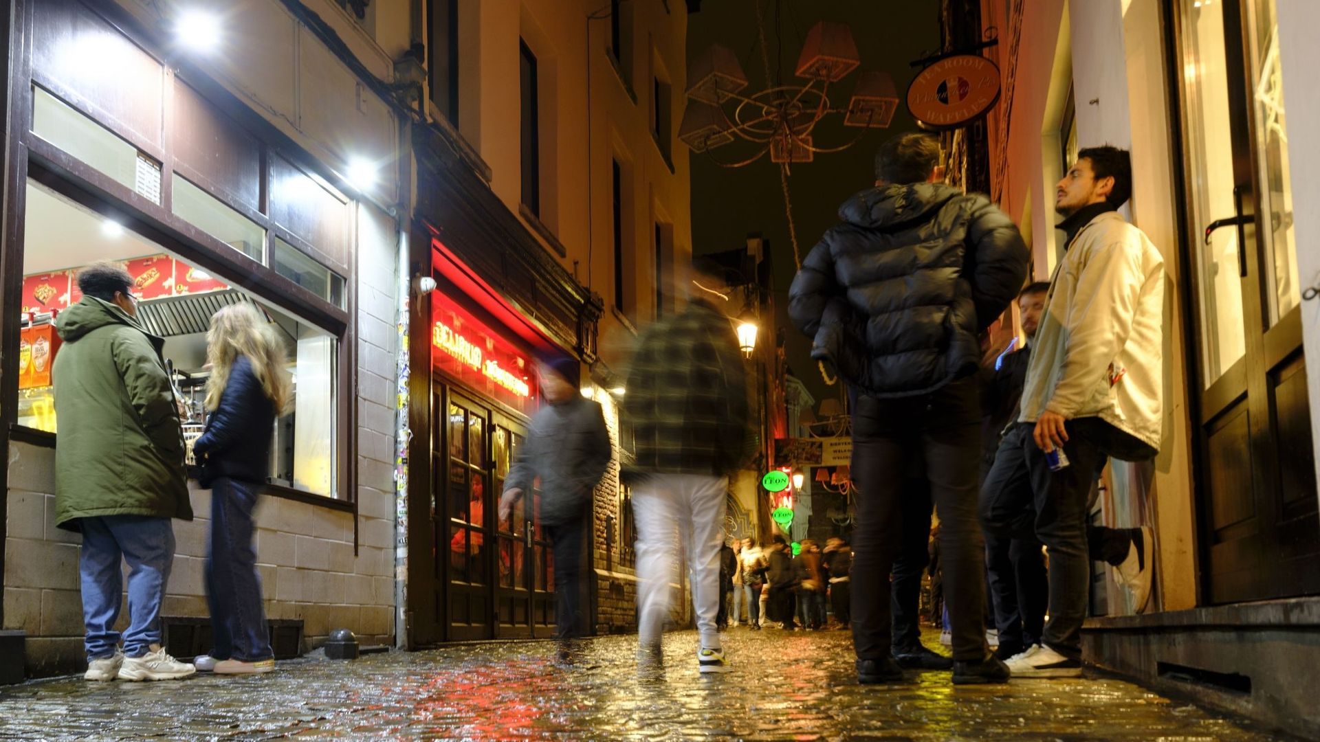 Bruxelles accueille cinq festivals en plein air simultanés malgré les défis du secteur nocturne
