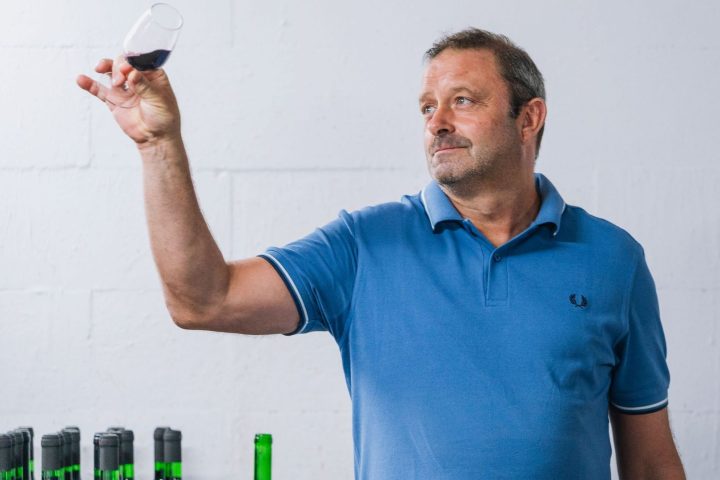 Cédric Lemaire crée le vignoble « Au Pied des Monts » à Fairon, en Belgique