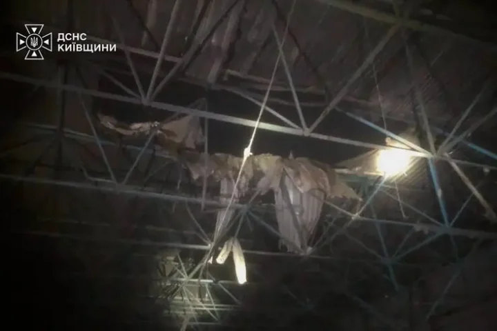 Cinq blessés et 23 bâtiments endommagés dans des frappes de drones russes en région de Kyiv