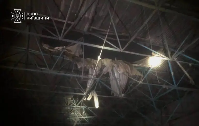 Cinq blessés et 23 bâtiments endommagés dans des frappes de drones russes en région de Kyiv