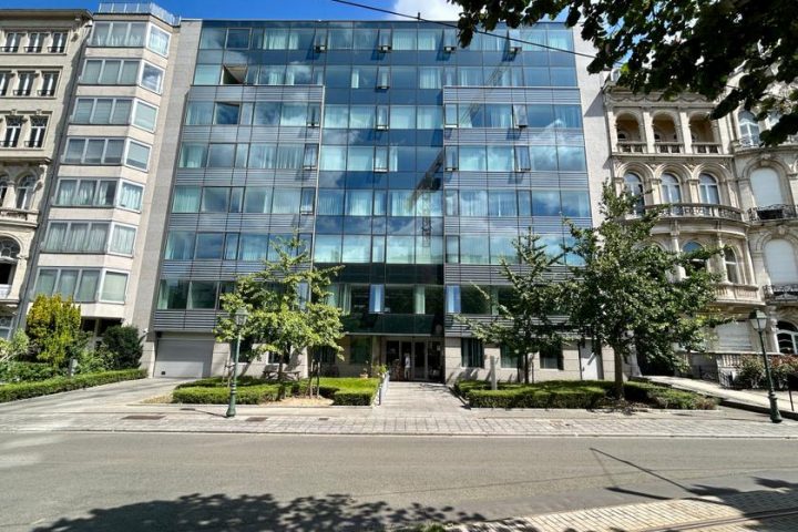 Critiques sur l'occupation temporaire du bâtiment fédéral de la rue Tervuren : « Y a-t-il trop d'argent ? »