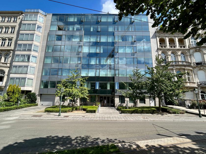 Critiques sur l'occupation temporaire du bâtiment fédéral de la rue Tervuren : « Y a-t-il trop d'argent ? »