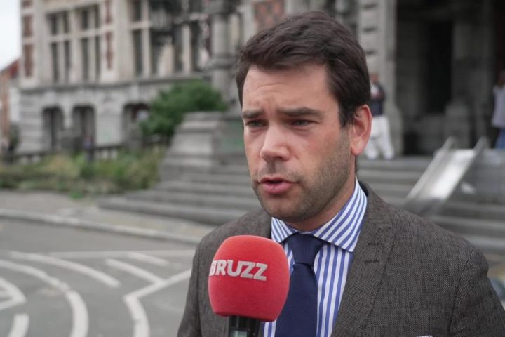 De Brabant critique la politique fédérale de retour face à des expulsions record de criminels sans papiers