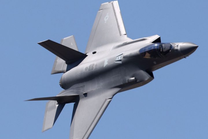 De nouveaux chasseurs F-35 arrivent à la base aérienne de Florennes en Belgique