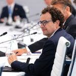 Débat sur la sécurité de l'IA : enjeux de gestion des risques face aux mesures de contrôle
