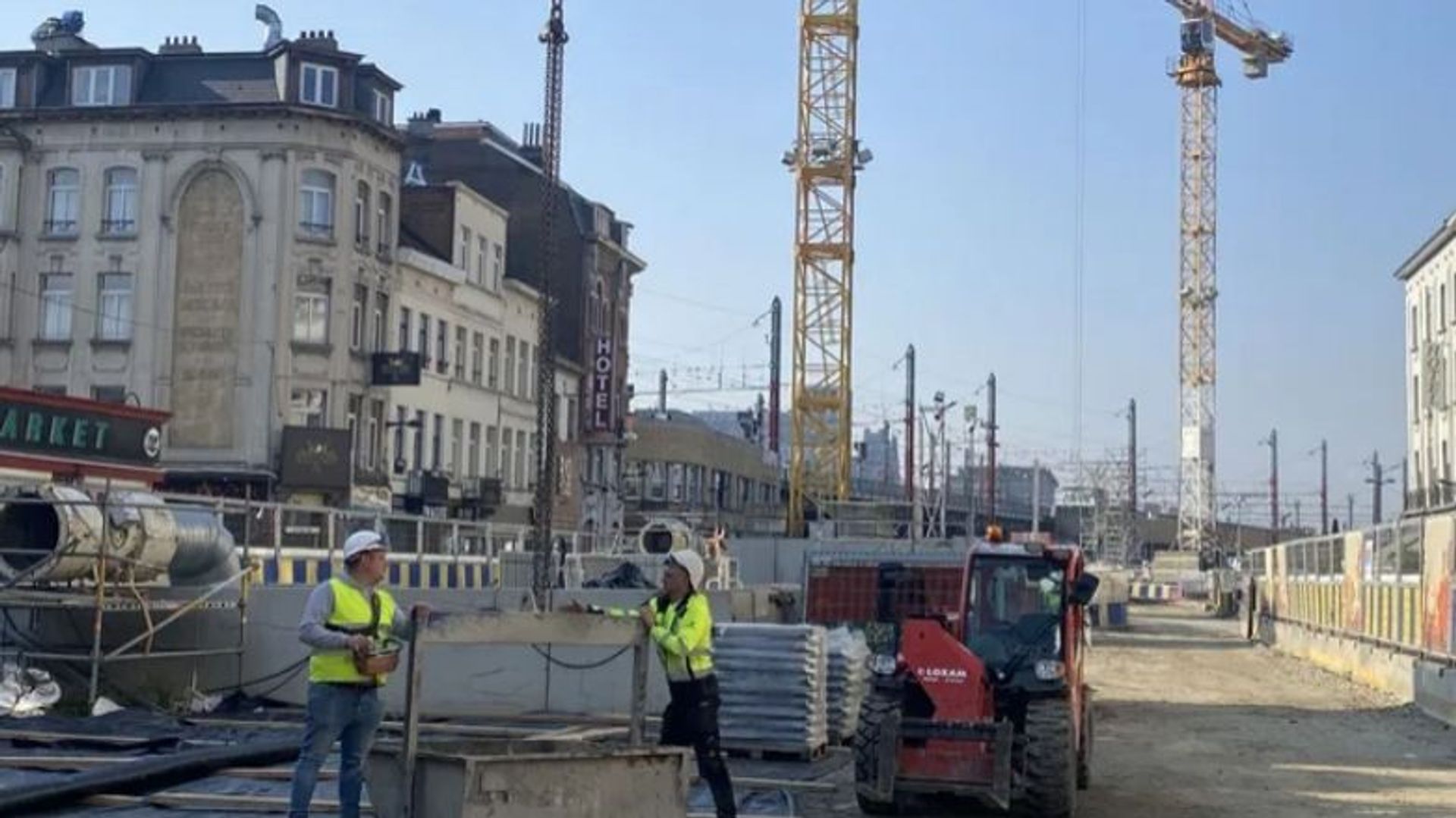 Début de la réhabilitation de l'espace public près de la gare du Nord à Bruxelles malgré des retards dans le projet de métro