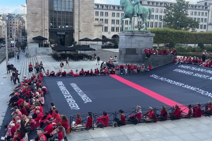 Des activistes manifestent à Bruxelles, dénonçant l'inaction du gouvernement sur l'accord concernant Gaza