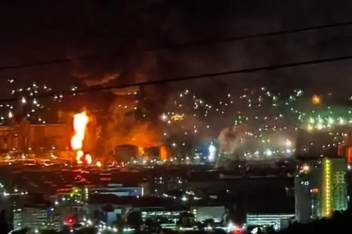 Des drones attaquent Novorossiysk, provoquant des incendies à un terminal pétrolier clé en Russie