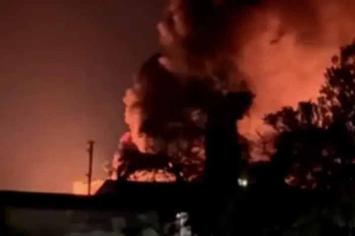 Des explosions à un dépôt de carburant dans la région de Krasnodar déclenchent une intervention des secours