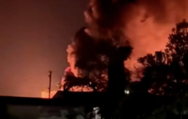 Des explosions à un dépôt de carburant dans la région de Krasnodar déclenchent une intervention des secours