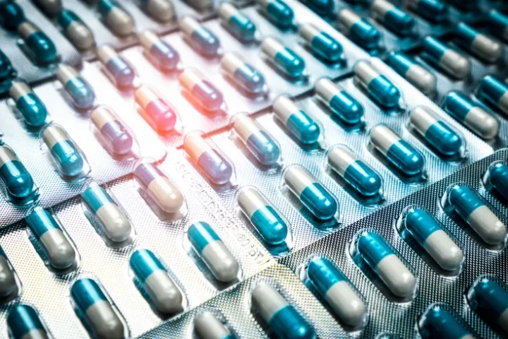 Des forces russes attaquent un dépôt pharmaceutique à Odesa, provoquant des destructions et un incendie
