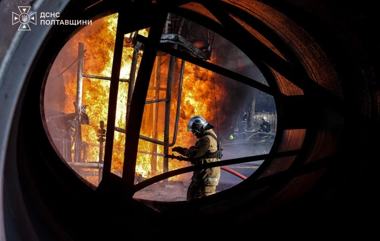 Des frappes de drones russes ciblent des sites industriels dans les régions de Poltava et de Kirovohrad