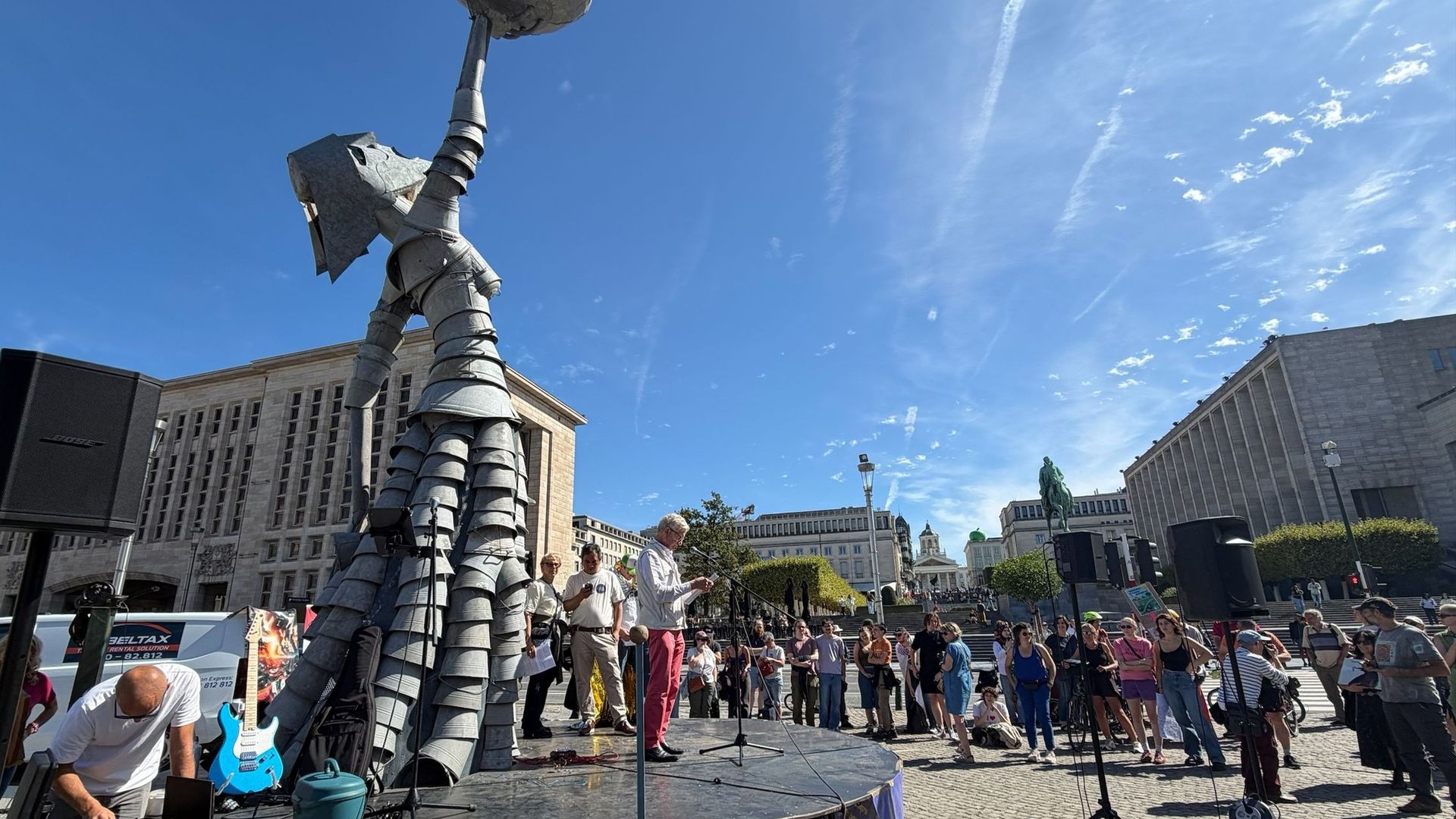 Des manifestants à Bruxelles réclament une politique climatique renforcée et des services publics améliorés