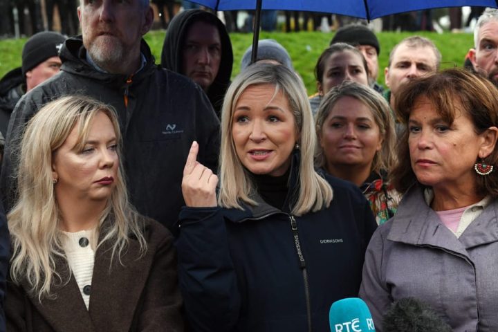 Des tensions émergent entre les dirigeants d'Irlande du Nord au sujet d'un défilé protestant interdit