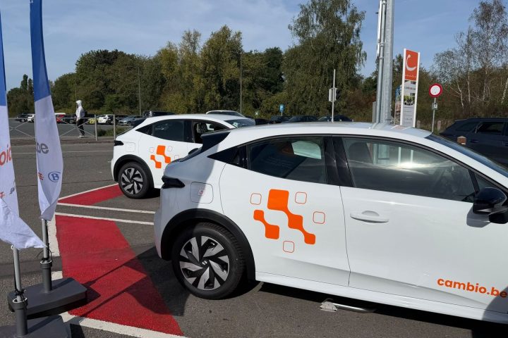 Deux stations de véhicules partagés inaugurées à La Louvière