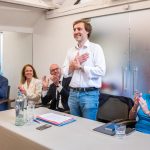 Ecolo critique l'échevin de l'Éducation du MR pour autopromotion dans l'agenda scolaire