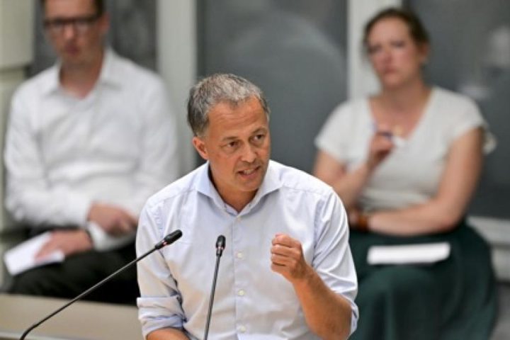 Egbert Lachaert annonce son intention de démissionner en tant que leader du groupe du Parlement flamand
