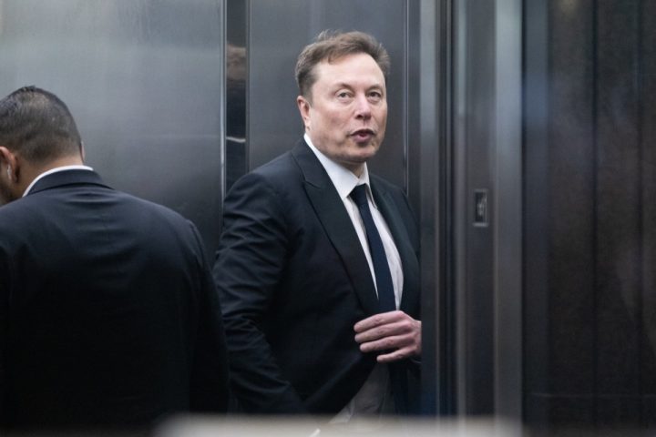 Elon Musk propose un projet de Hyperloop entre Austin et San Antonio pour réduire le temps de voyage à moins de 30 minutes.