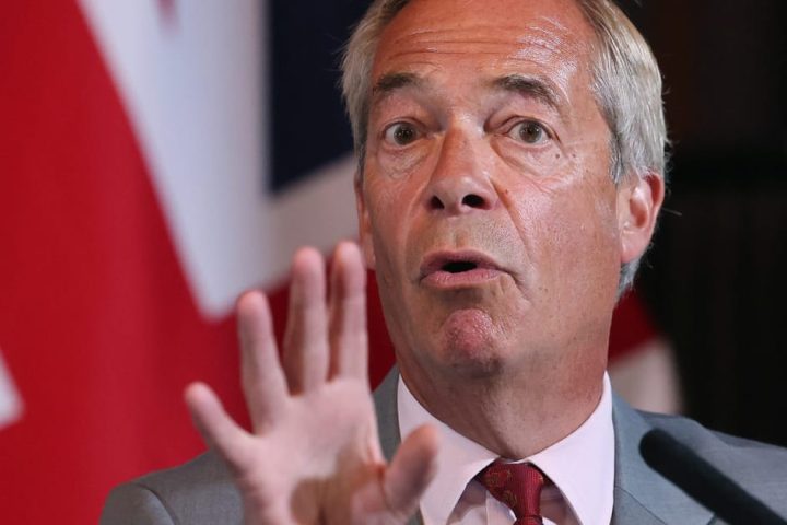 Farage perd deux conseillers clés dans une enquête sur le financement de son parti