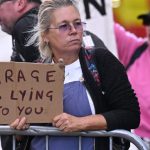 Farage se prépare à une action en justice concernant des dons controversés de 72 millions de livres en cryptomonnaies