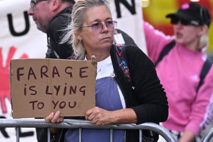 Farage se prépare à une action en justice concernant des dons controversés de 72 millions de livres en cryptomonnaies