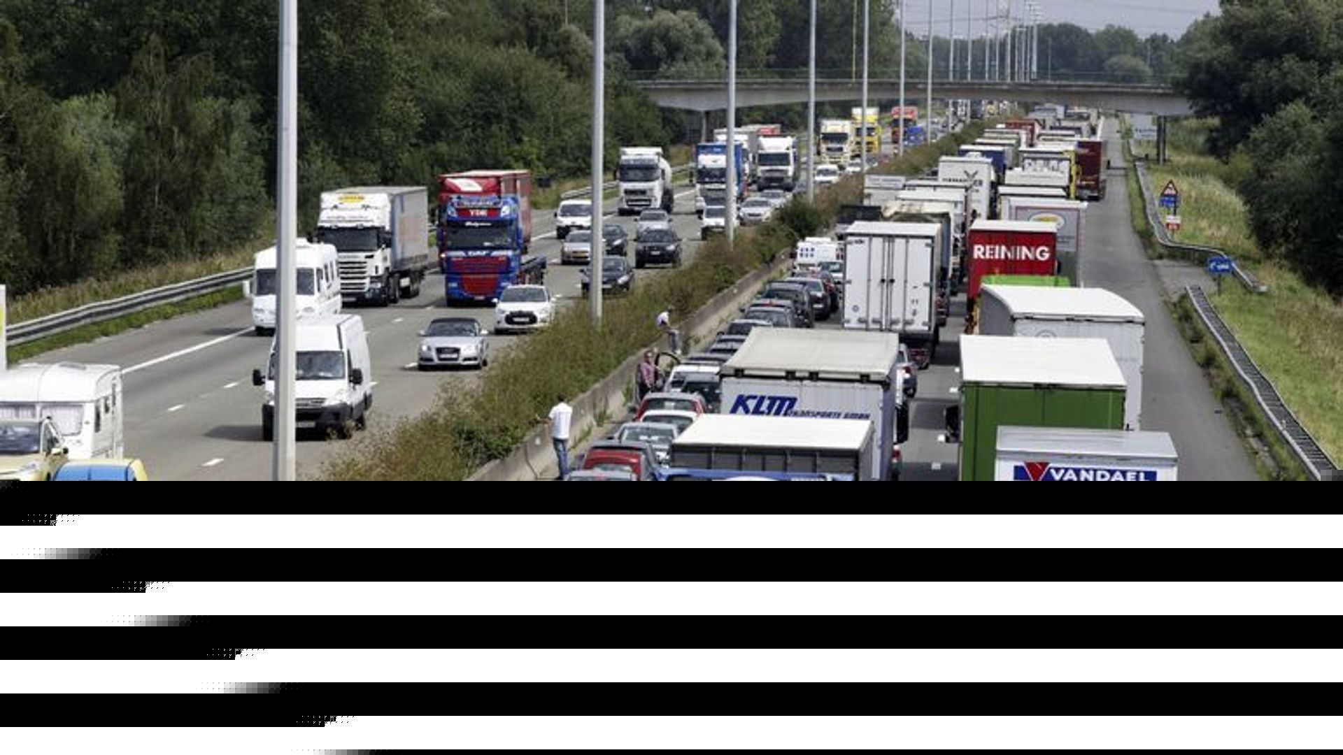 Fermeture de l'E411 à Ochamps suite à un accident, provoquant une heure de retard vers Namur