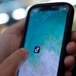 La Commission européenne engagée dans un débat interne sur l'interdiction de TikTok en raison de préoccupations sur l'engagement perdu.