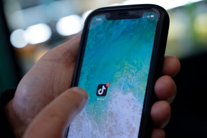 La Commission européenne engagée dans un débat interne sur l'interdiction de TikTok en raison de préoccupations sur l'engagement perdu.