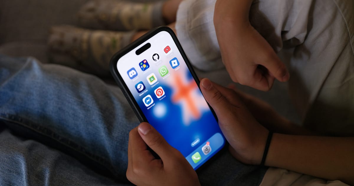 La Commission européenne proposera un acte KIDS pour fixer un âge minimum d'accès aux réseaux sociaux