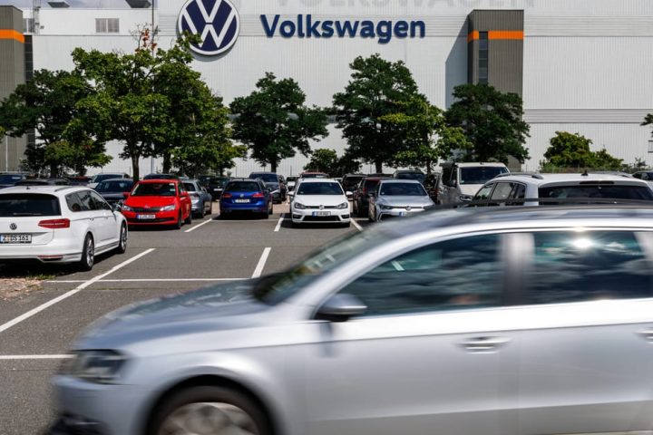 La crise chez Volkswagen renforce les appuis de l'extrême droite en Allemagne avant les élections