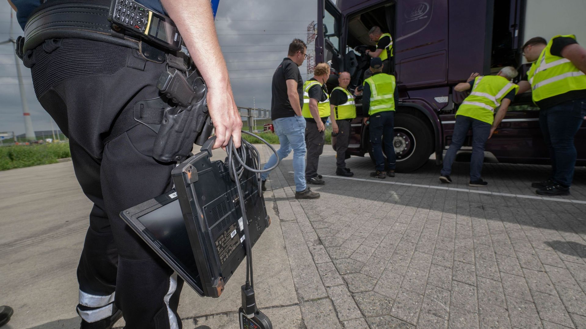 La douane du port d'Anvers confrontée à des pannes persistantes de scanners dans sa lutte contre le trafic de drogue