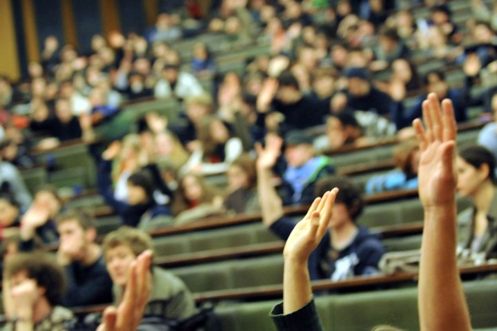 La Fédération des étudiants francophones alerte sur l'augmentation préoccupante des coûts de la vie étudiante en Belgique.
