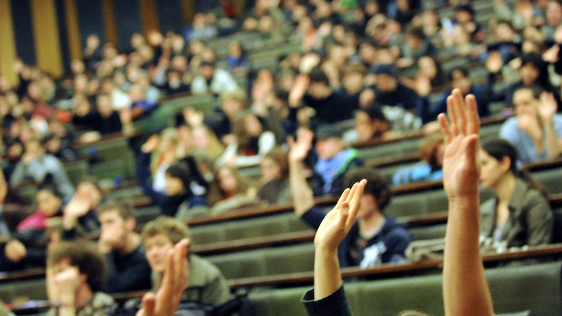 La Fédération des étudiants francophones alerte sur l'augmentation préoccupante des coûts de la vie étudiante en Belgique.