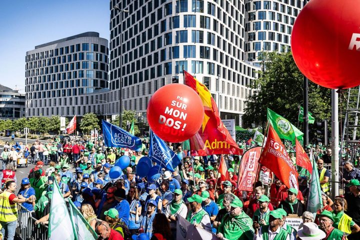 La FGTB et la CSC manifesteront à Bruxelles le 9 octobre pour alerter le gouvernement avant le discours politique du Premier ministre.