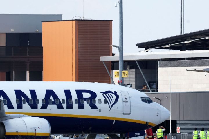 La grève se poursuit à l'aéroport de Charleroi après le rejet de la proposition de la direction par les contrôleurs aériens