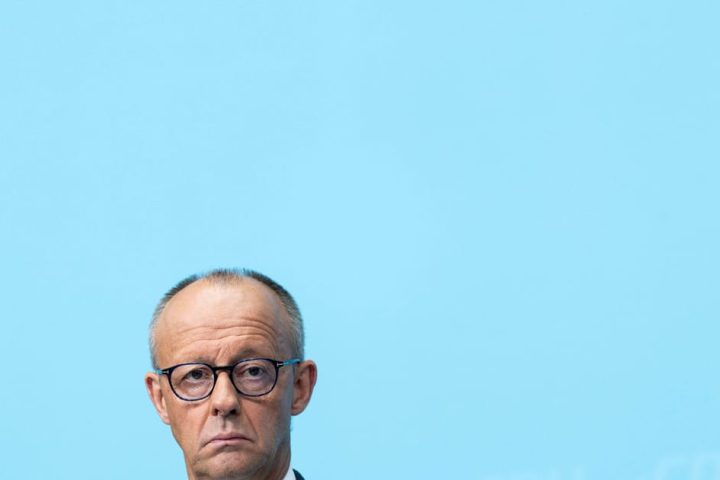 La poussée de l'extrême droite remet en question Friedrich Merz alors que les conservateurs font face à une crise politique en Allemagne