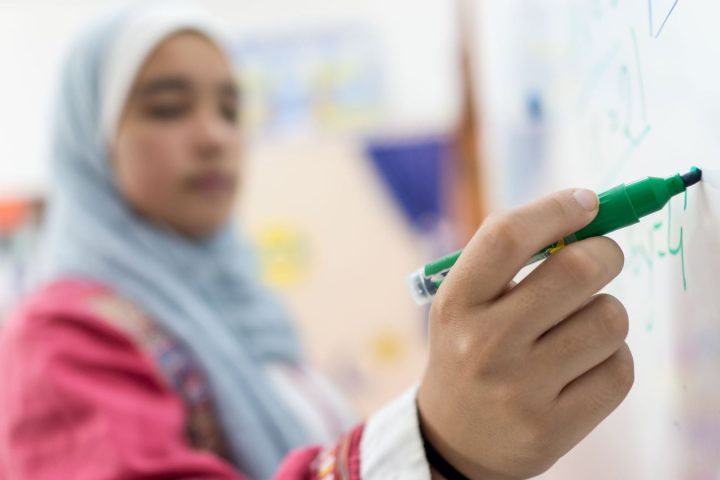 La province de Flandre-Orientale licencie une enseignante ayant refusé de retirer son hijab au travail