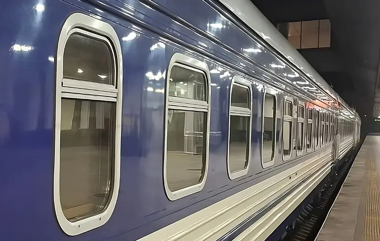 La Russie frappe un dépôt ferroviaire de Kyiv par des missiles balistiques, faisant sept morts
