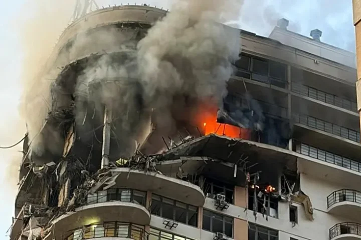 La Russie frappe un immeuble résidentiel à Odesa, faisant au moins six blessés