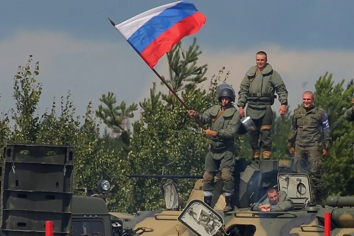 La Russie prévoit une augmentation de 27 % de ses dépenses militaires pour 2027 malgré des déficits budgétaires