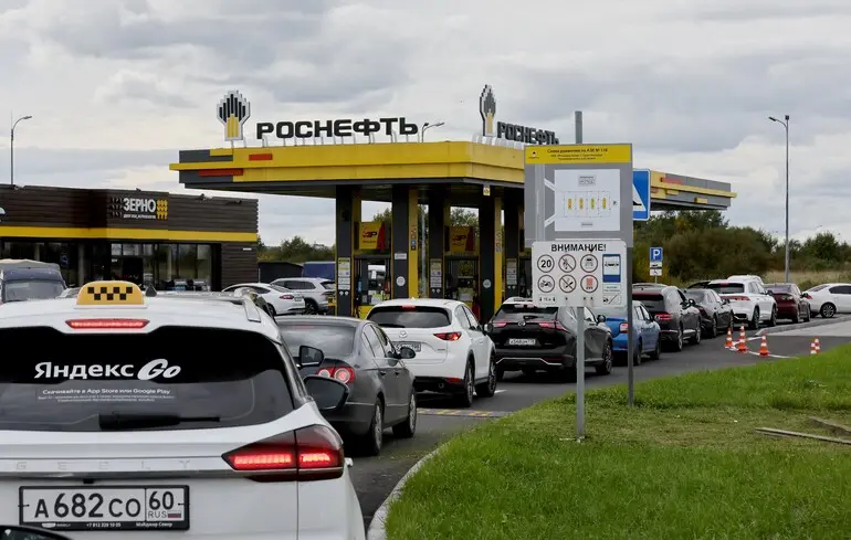La Russie prolonge son interdiction d'exportation de diesel en raison des frappes ukrainiennes sur ses raffineries pétrolières