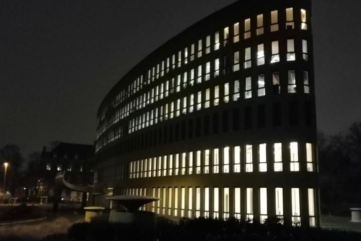 La VUB confrontée à des licenciements et une charge de travail accrue en raison de coupes budgétaires de 12,8 millions d'euros