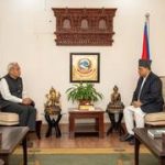 L'ambassadeur indien Naveen Srivastava fait ses adieux au ministre et au secrétaire aux Affaires étrangères népalais
