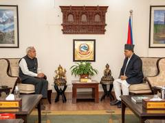L'ambassadeur indien Naveen Srivastava fait ses adieux au ministre et au secrétaire aux Affaires étrangères népalais