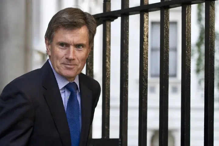 L'ancien chef du MI6 suggère que des négociations de paix entre l'Ukraine et la Russie pourraient débuter d'ici 2027