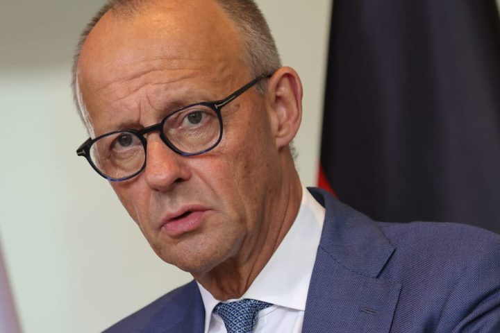 Le chancelier Merz annule son voyage à l'ONU sous pression politique croissante en Allemagne.