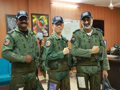 Le chef de l'IAF pilote un vol de formation Tejas lors de l'exercice Japon-Inde 'Veer Guardian 26'