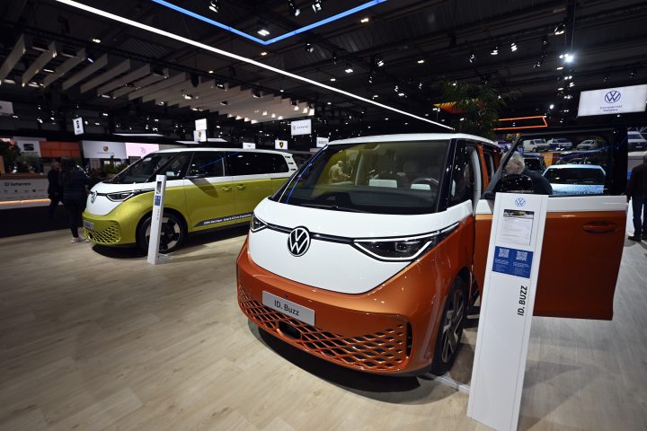 Le conseil de surveillance de Volkswagen approuve un plan pour supprimer 50 000 postes d'ici 2030.