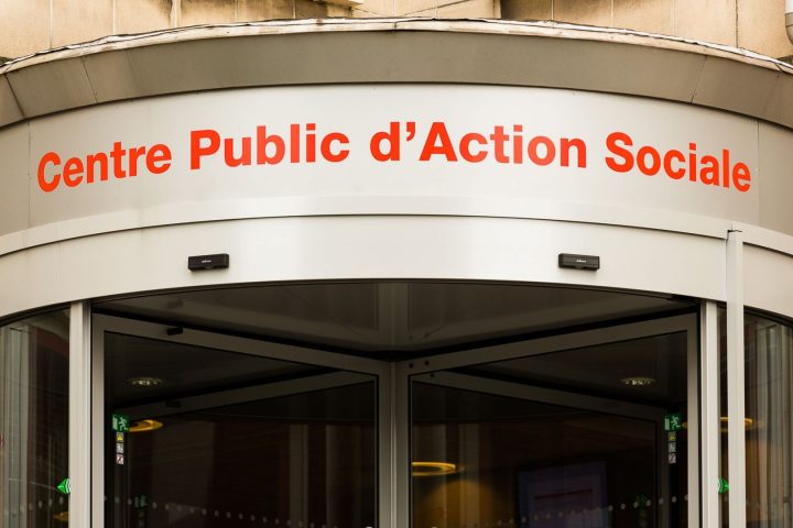Le CPAS de Charleroi subit des coupes budgétaires pour l'aide énergétique, restreignant le soutien aux familles